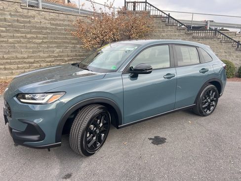 Used 2025 Honda HR-V Sport image 29