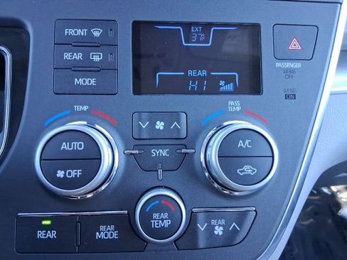 Used 2019 Toyota Sienna LE image 23