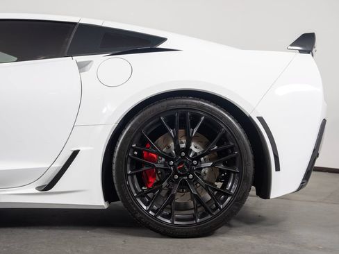 Used 2016 Chevrolet Corvette Z06 w/ 2LZ Preferred Equipment Group RWD image 10