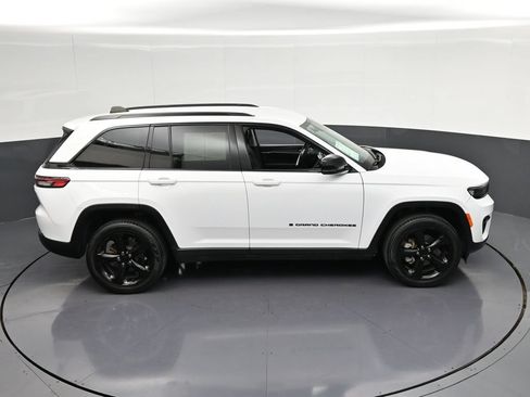 Used 2024 Jeep Grand Cherokee Limited w/ Black Appearance Package AWD/4WD image 20
