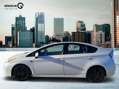 Used 2012 Toyota Prius Five w/ Advanced Technology Pkg image 2