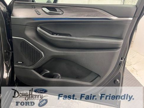 Used 2024 Jeep Grand Cherokee Overland w/ Adv Protech Group III image 38