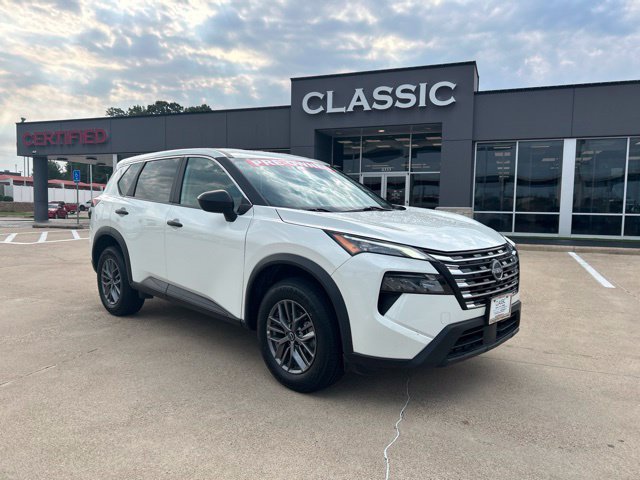 Used 2024 Nissan Rogue S AWD/4WD image 1