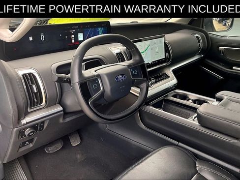 Used 2025 Ford Expedition Platinum image 13