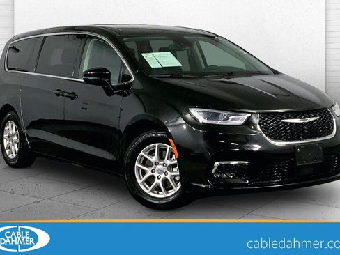 Used 2023 Chrysler Pacifica Touring-L FWD image 1