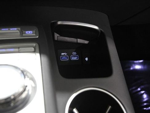 Certified 2024 Genesis GV70 2.5T w/ Advanced Package image 17