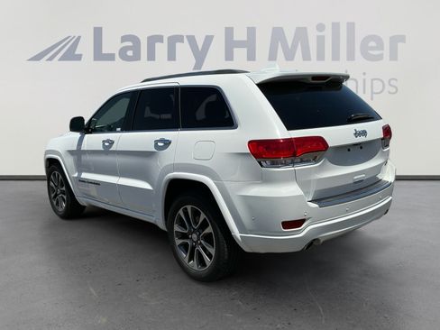 Used 2018 Jeep Grand Cherokee Overland RWD image 3