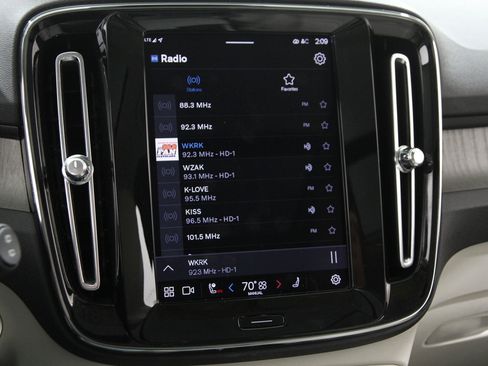 Used 2023 Volvo XC40 B5 Plus w/ Driver Assist Package image 11