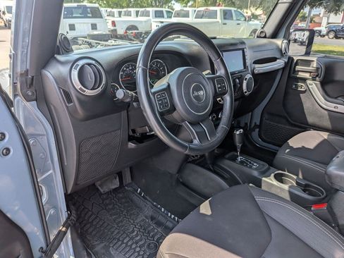 Used 2014 Jeep Wrangler Unlimited Sahara w/ Max Tow Package AWD/4WD image 16