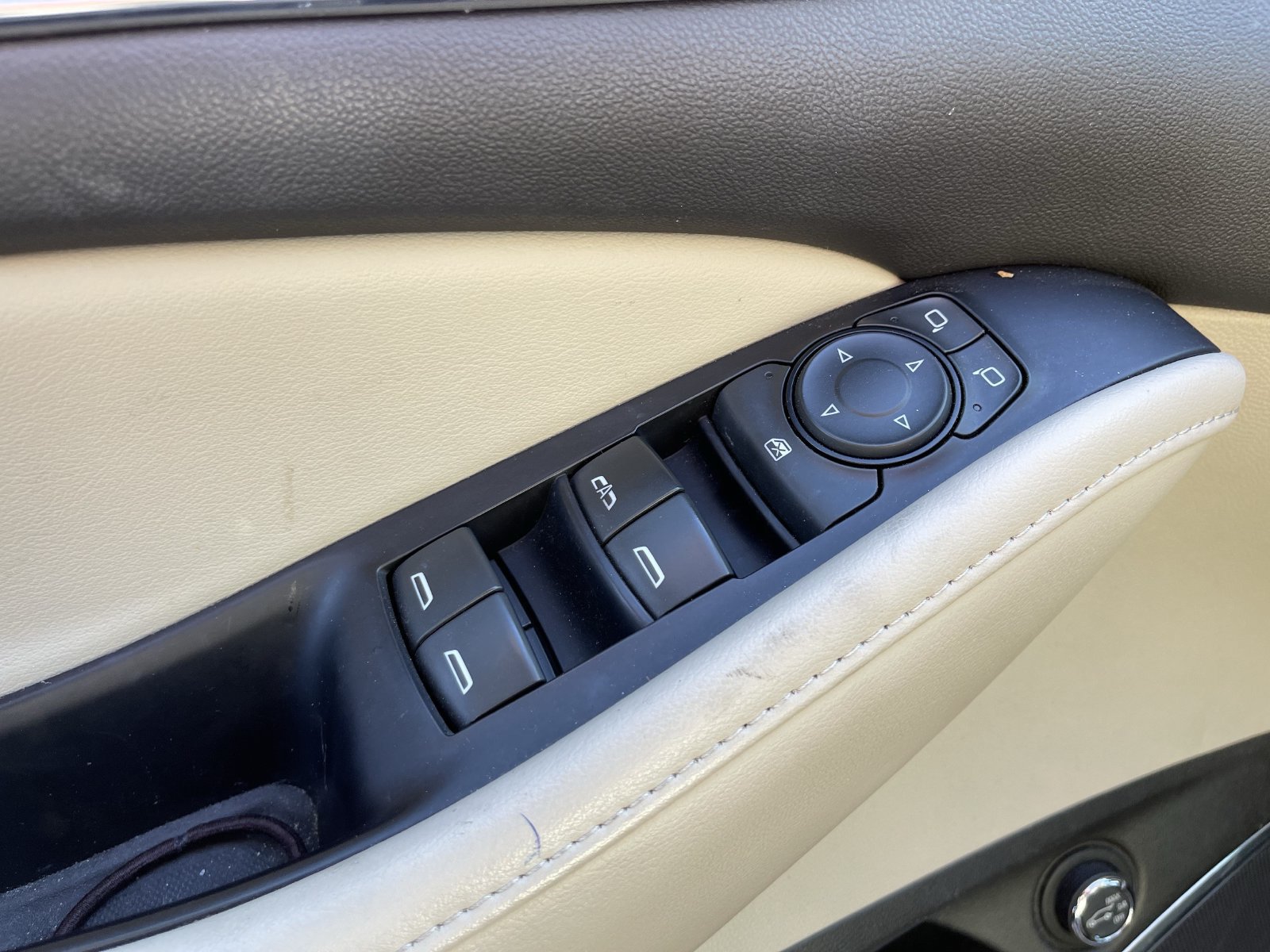 Used 2020 Buick Enclave Essence AWD/4WD image 11