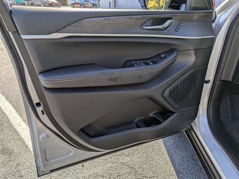 New 2025 Jeep Grand Cherokee Limited image 11