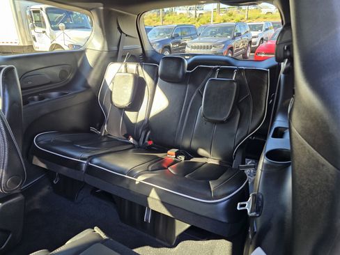 New 2026 Chrysler Pacifica Limited image 17