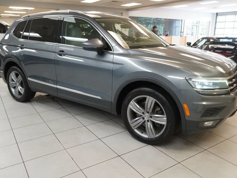 Used 2018 Volkswagen Tiguan SEL Premium w/ 3rd Row Seat Package AWD/4WD image 15