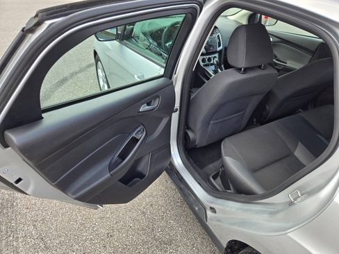 Used 2014 Ford Focus SE FWD image 31
