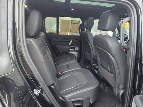Used 2024 Land Rover Defender 130 X-Dynamic SE image 13