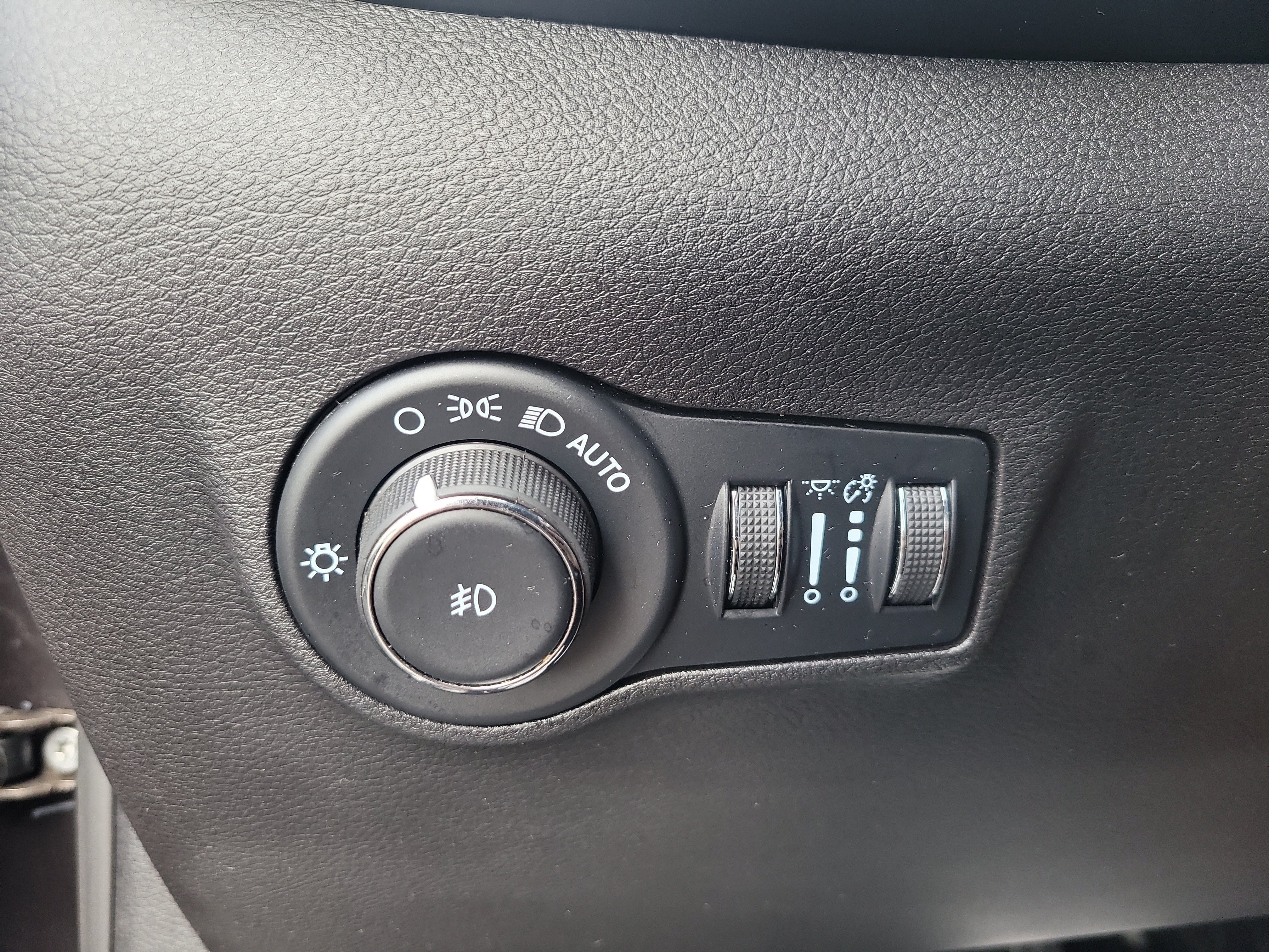 Used 2023 Jeep Compass Latitude AWD/4WD image 30