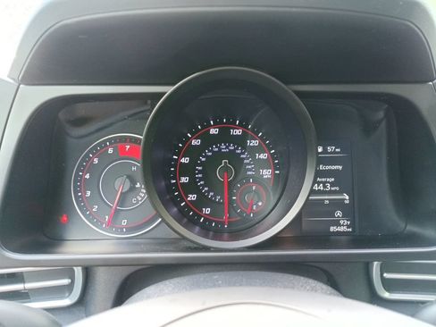 Used 2023 Hyundai Elantra SE FWD image 8