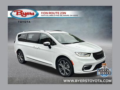 Used 2025 Chrysler Pacifica Pinnacle w/ Trailer Tow Group