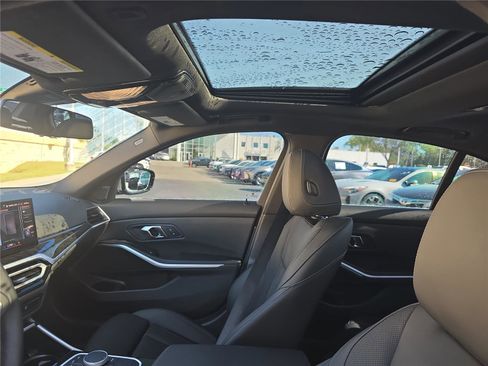 Used 2024 BMW 330i Sedan w/ Premium Package image 23