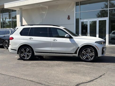 Used 2021 BMW X7 xDrive40i w/ M Sport Package AWD/4WD image 4