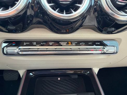 Used 2022 Mercedes-Benz GLB 250 w/ Premium Package image 28