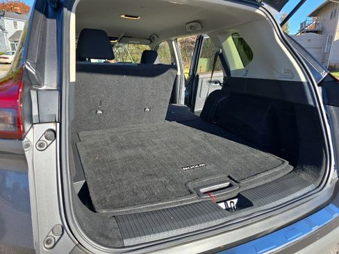 Used 2023 Nissan Rogue SV image 34