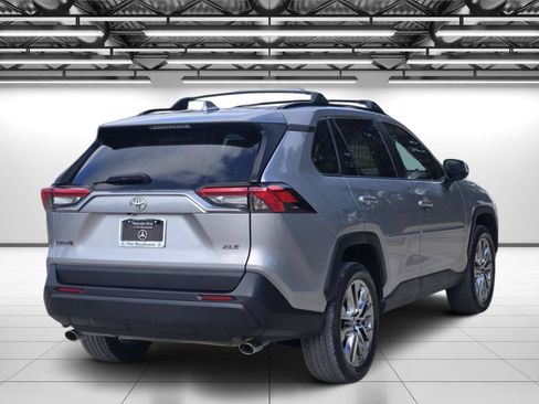 Used 2020 Toyota RAV4 XLE Premium FWD image 9