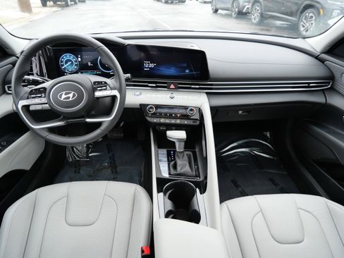 Certified 2025 Hyundai Elantra Limited w/ Cargo Package image 15