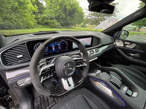 Used 2025 Mercedes-Benz GLS 63 AMG 4MATIC image 11