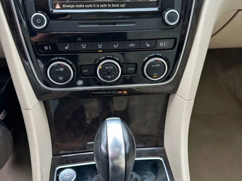 Used 2015 Volkswagen Passat 1.8T SEL Premium image 18