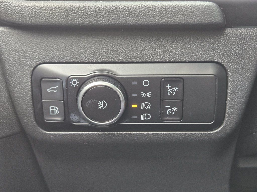 Used 2022 Ford Escape SEL w/ Technology Package FWD image 30