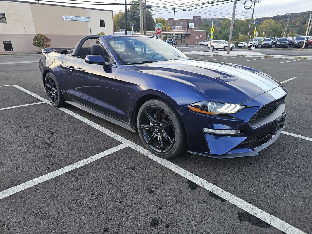 Used 2019 Ford Mustang Convertible w/ Black Accent Package RWD image 4