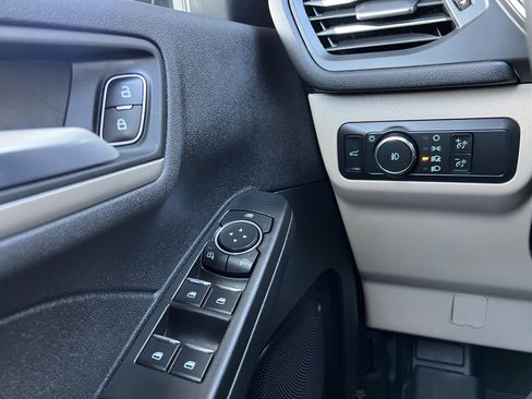 Used 2022 Ford Escape SEL image 38