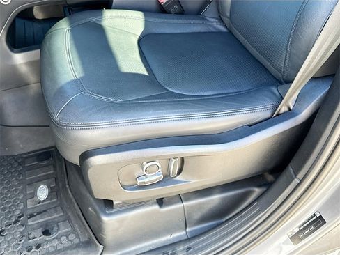 Used 2023 Land Rover Defender 130 SE image 21