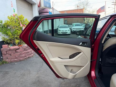 Used 2013 Kia Optima EX w/ Premium Pkg image 29