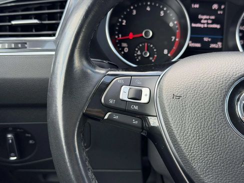 Used 2018 Volkswagen Tiguan SE AWD/4WD image 31