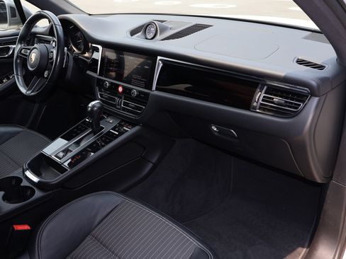 Certified 2023 Porsche Macan Turbo AWD/4WD image 34