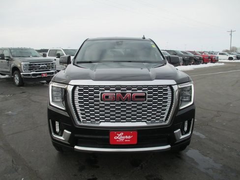 Used 2021 GMC Yukon Denali w/ Denali Premium Package image 11