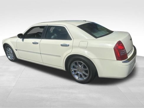 Used 2006 Chrysler 300 C w/ Navigation & Sound Group II image 13