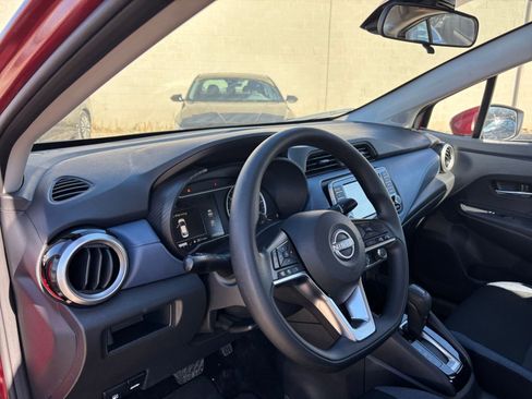 Used 2025 Nissan Versa SV image 32