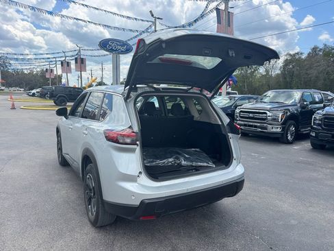 Used 2024 Nissan Rogue SV AWD/4WD image 27