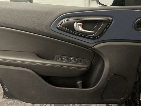 Used 2016 Chrysler 200 S w/ Comfort Group AWD/4WD image 13