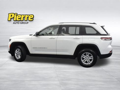 Used 2023 Jeep Grand Cherokee Laredo image 5