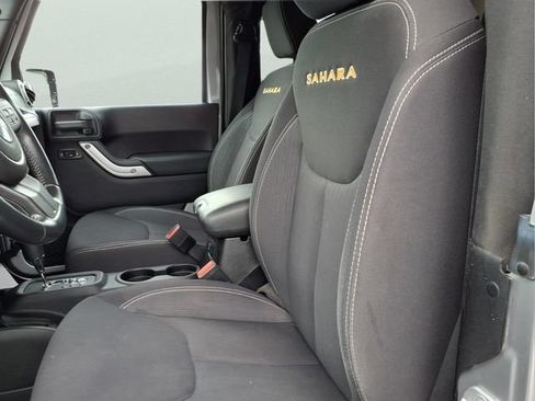 Used 2013 Jeep Wrangler Sahara w/ Connectivity Group AWD/4WD image 17