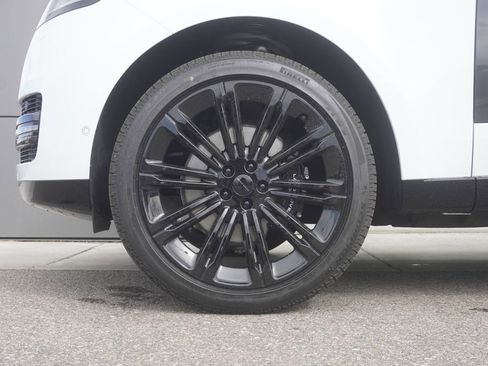 New 2026 Land Rover Range Rover SE image 32