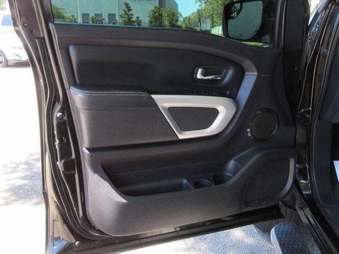 Used 2017 Nissan Titan SV RWD image 12