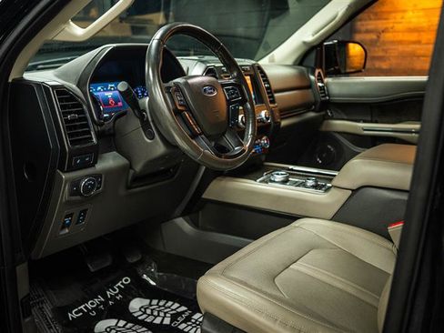 Used 2019 Ford Expedition Limited w/ Equipment Group 302A AWD/4WD image 9