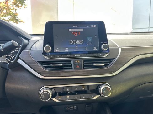 Used 2025 Nissan Altima 2.5 SV FWD image 18
