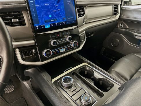Used 2024 Ford Expedition XLT image 26