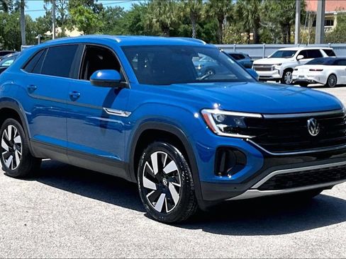 Certified 2025 Volkswagen Atlas Cross Sport SE FWD image 2